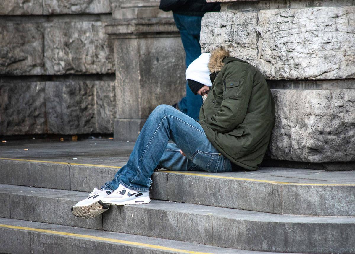 Le gouvernement chasse les migrants dans l’hébergement d’urgence