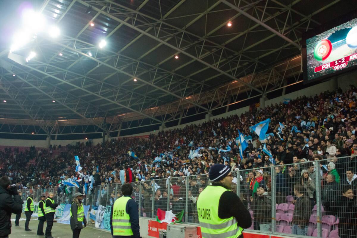 Fouilles abusives dans les stades : quand sécurité devient agression